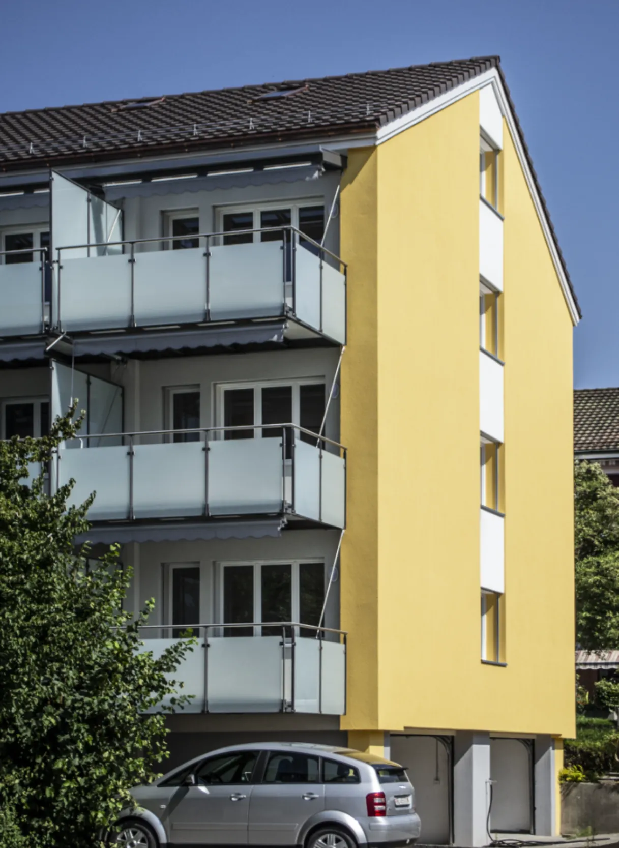 Baumann Schmid Architekten Sanierung Badhausstrasse Ittigen Fassade Balkon 687x1030