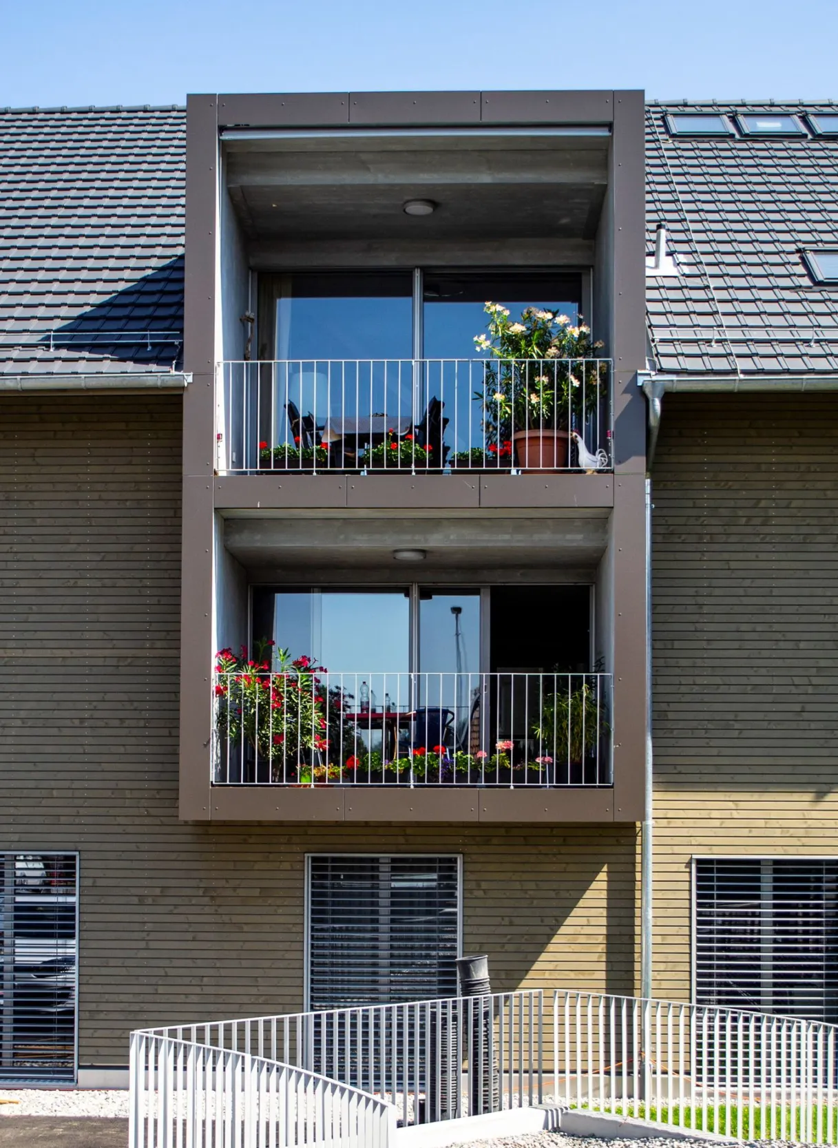 Bahnhofstrasse Stettlen Fassade Balkon 2