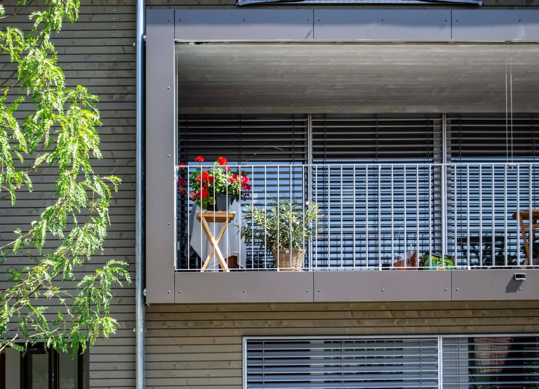Bahnhofstrasse Stettlen Balkon Detail